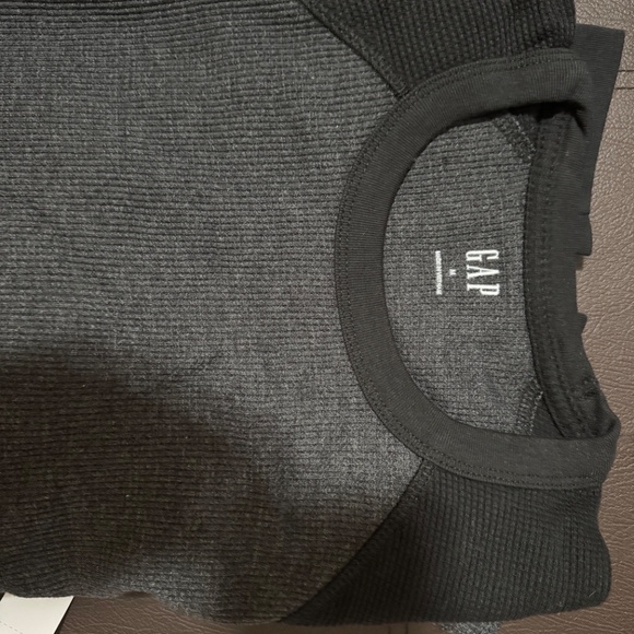 Men’s gray waffle-knit thermal shirt (Medium) | Gap - Picture 4 of 5